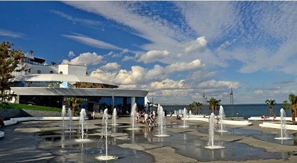 Трёхуровневая Квартира У Моря Odessa Esterno foto