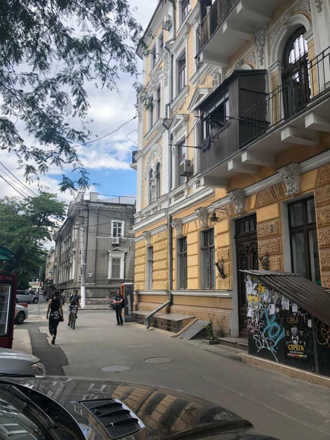 Трёхуровневая Квартира У Моря Odessa Esterno foto